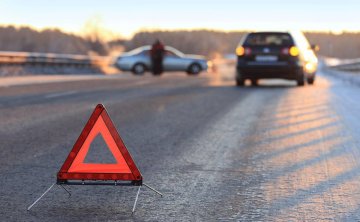 Горе-водительница припарковалась на остановке в Киеве, без пострадавших не обошлось