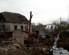 Пекло в Луганському: після обстрілу від селища лишились руїни