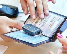 Сервісні центри МВС видаватимуть водійські посвідчення з липня