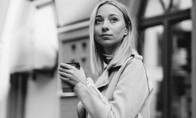 Жена Виктора Павлика Катя Репяхова в слезах требует помощи у Европы и Америки: "Ракеты бомбардировали"