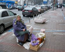 Пенсіонерам виділили мільярди перед Новим роком: кому вистачить на виплати