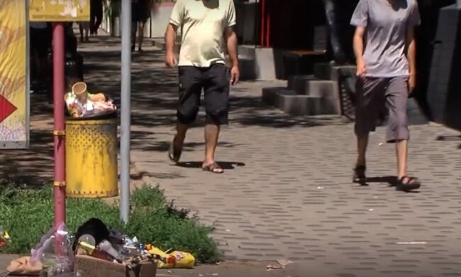 На вулицях Чернівців назріває сміттєвий Армагедон - гори сміття і сморід