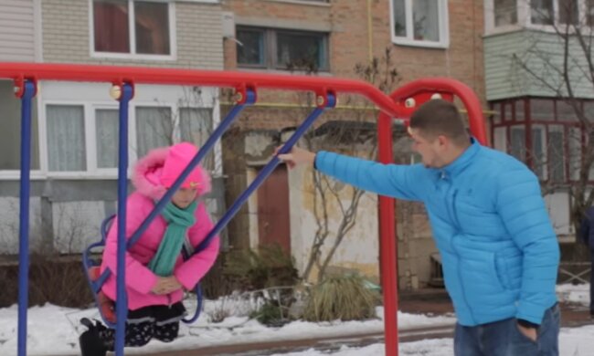 Нарахування аліментів, кадр з відео