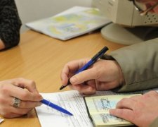 Як наживаються на прохачах субсидій
