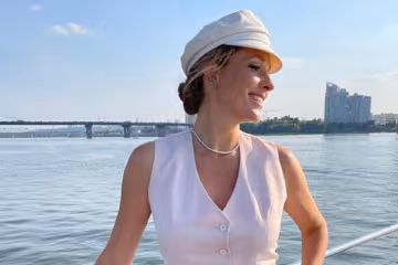 Катя Осадча поскаржилася на життя молодої матусі одним фото: "Дали поїсти"