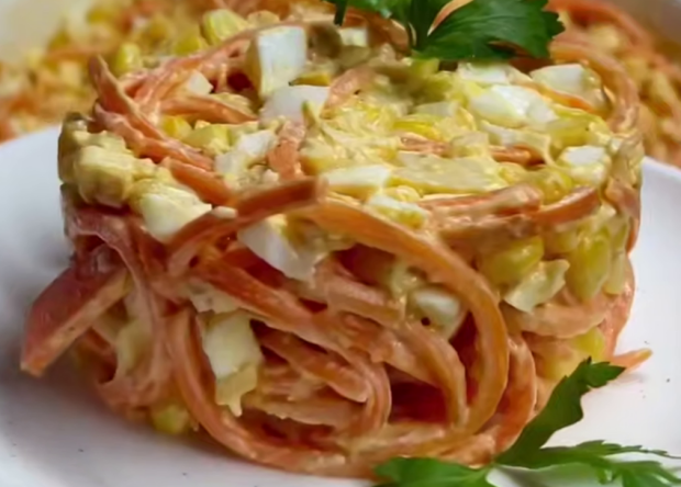 Салат с копченым сыром и морковкой по-корейски, который улетает первым со стола, рецепт-выручалочка