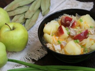 Квашеная капуста с яблоками и грушами, фото nashgazon