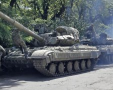 Бойовики стягують танки до Донецька