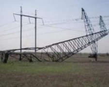 Активісти блокують ремонт електроопор, які постачають електрику до Криму