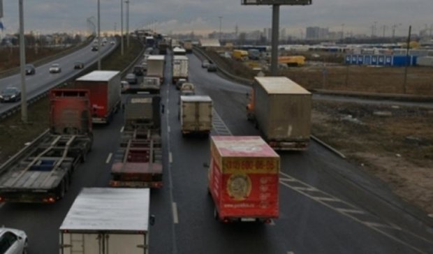Украинским грузовикам запретили проезд Россией