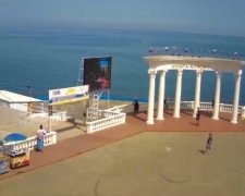 Крымские пляжи пустуют без туристов в разгар сезона