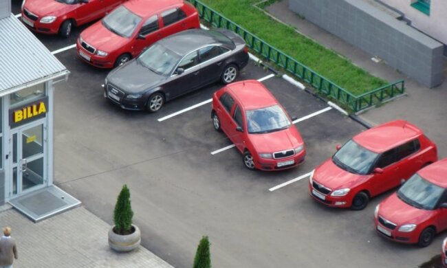 Майже зарплата Новосад: водіїв жорстко штрафуватимуть за неправильне паркування