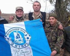 Зозуля подарував воїнам АТО прапор "Дніпра" з автографами