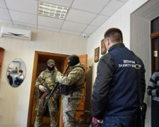 В НАПК нагрянули с обысками 