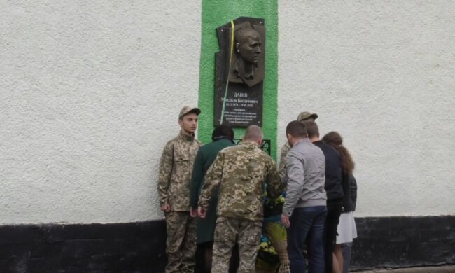 Сын погибшего под Иловайском героя рассказал об отце и заставил плакать всю Украину: "Понял решение отца"