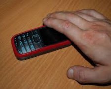 Зять вкрав телефон, щоб подарувати тещі