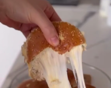 Сирні гарячі бургери, кадр з відео