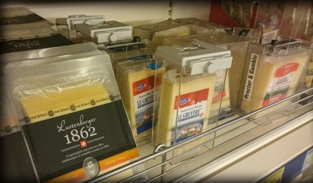 Війна Росії з продуктами: швейцарський сир «помилували»