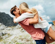 Еротичний гороскоп на 11 серпня: Водолії, готуйтеся до відмови