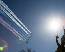 У мережі з'явилася репетиція повітряного"побєдобесія" над Москвою