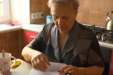 Платежки за коммуналку. Фото: скрин youtube