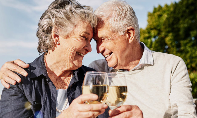 Дослідження: як келих вина впливає на здоров'я літніх людей