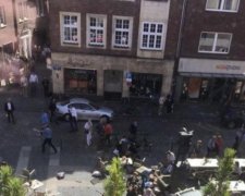 Неадекват на вантажівці влетів у натовп: багато жертв і поранених