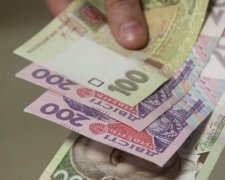 Реальну зарплату в Україні скоротили на 10%