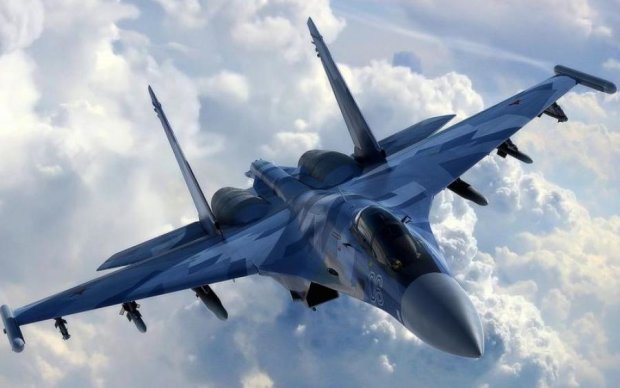 Истребитель РФ попытался "рассмотреть" самолет-разведчик США с 5 метров
