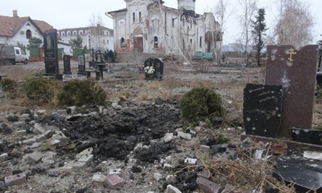 Бойовики зрівняли з землею цвинтар біля Донецька