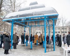 Київ залишився без води, до бюветів стоїть черга: названо адреси і терміни