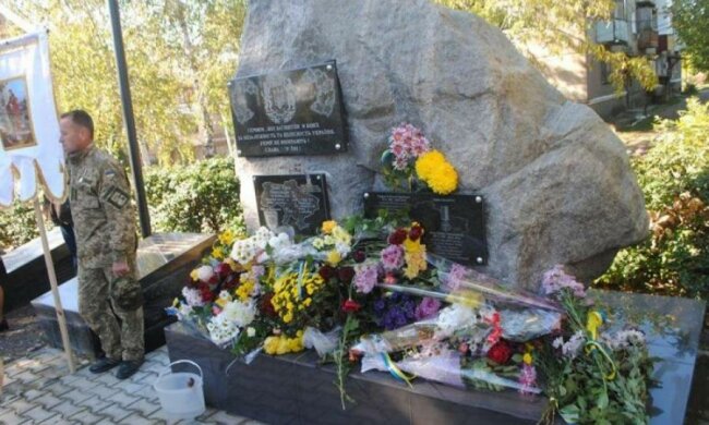 Вандали осквернили пам'ятники героям АТО