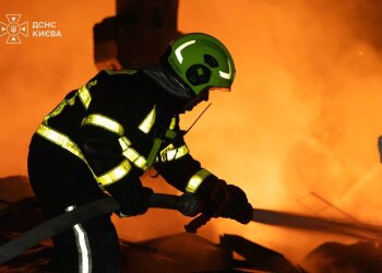Наслідки нічної атаки на Київ: пошкоджено дитячу лікарню та склад