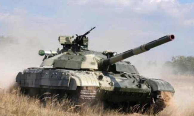 Бойовики готують провокації: фарбують танки в жовто-синій