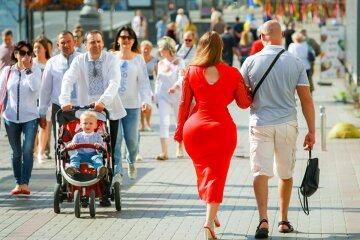 Кардашьян раптово нагрянула до  Києва, чоловіки, тримайтеся: гарячі фото пишнотілої хуліганки