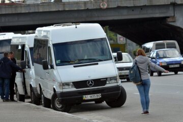 В Херсоне неадекватный маршрутчик набросился на бедного ребенка: приехала домой вся в слезах