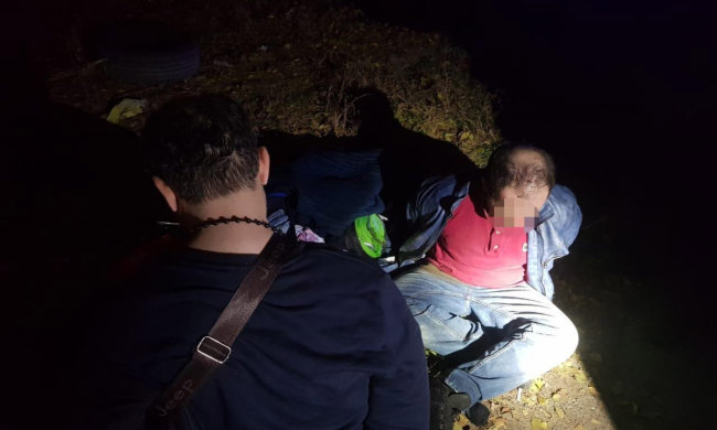 У харківському парку злочинец ледь не вбив підлітка: накинувся та почав лупцювати