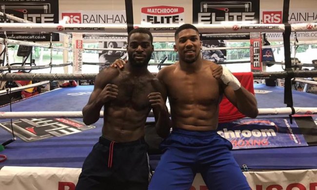 Джошуа посилено готується до реваншу з Кличком: Відео тренування