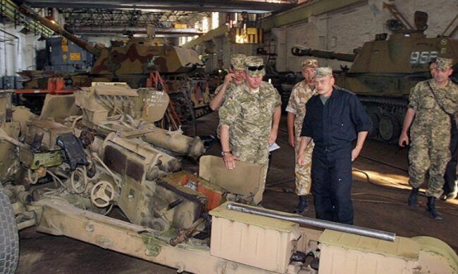 На Рівненщині ремонтують «Гвоздики» для військових АТО (фото)