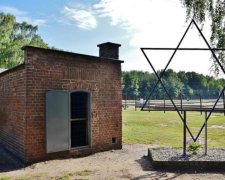 Голі люди погрались у газовій камері. Євреї обурені