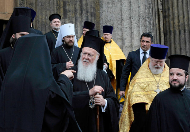 Томосу кінець: Константинополь "розпустив" православну церкву