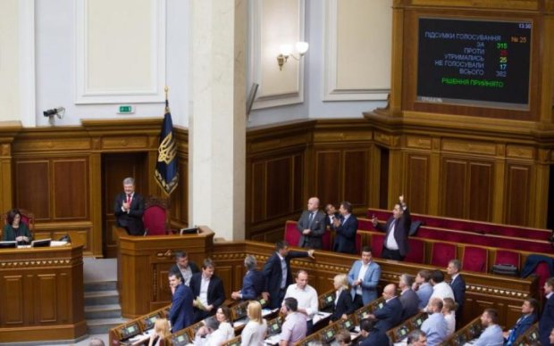 Порошенко сказал "да" Антикоррупционному суду в Украине