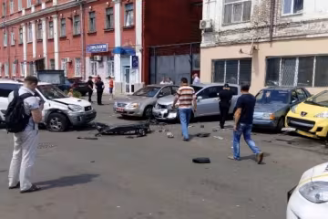 В Киеве перед отделением полиции столкнулось пять автомобилей