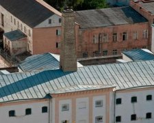 Лук'янівський слідчий ізолятор має бути закритий - Яценюк