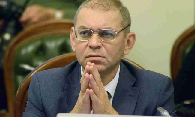 Пашинський терміново залишає Україну