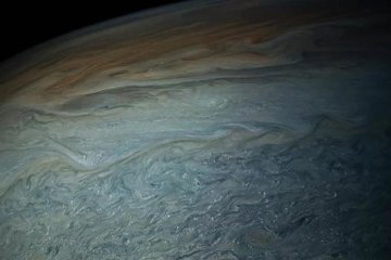 На Юпитере выпал снег: NASA опубликовало фото удивительного явления