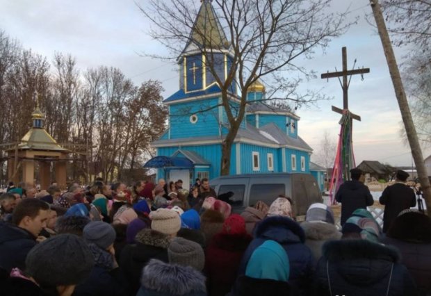 Московские попы заблокировали церковь на Ривненщине: заручились поддержкой "неизвестных"
