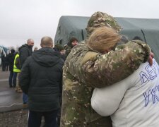 "Мама, я тебя люблю": освобожденные из плена украинцы впервые поговорили с близкими, сердце разрывается