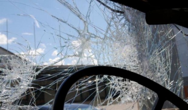 Бабці розбили камінням автівку недосвідченої водійки