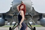 "Небо. Літак. Дівчина" (фото)